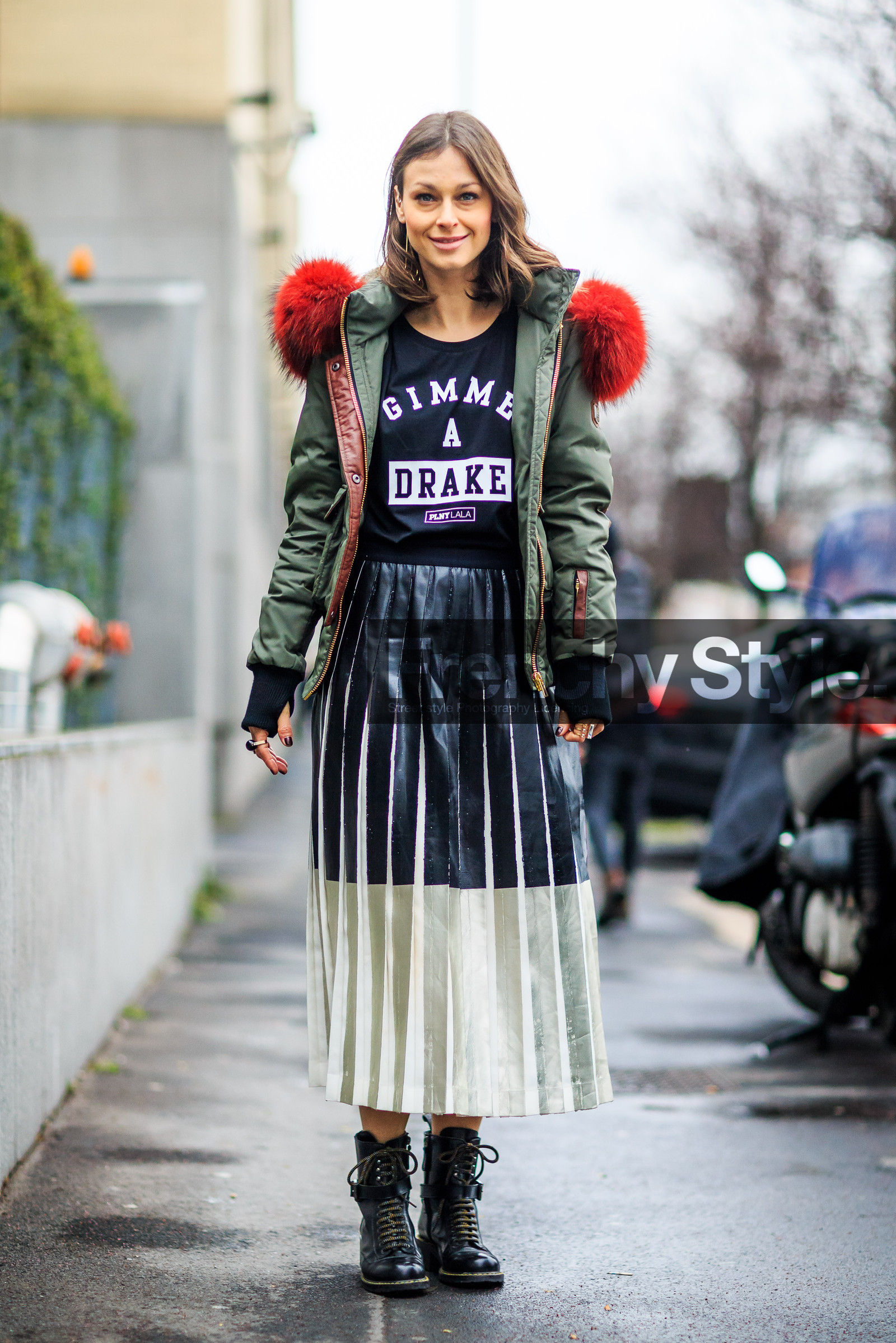 AUTUMN WINTER 2016-2017, AW 16-17, black boots, black skirt, black t shirt, FALL WINTER 2016-2017, fashion week, frenchystyle, full length, fur collar, FW, FW 16-17, green jacket, jonathan paciullo, kaki jacket, lace up shoes, leather boots, LFW, LONDON, MENSWEAR, message, pleated skirt, printed t shirt, red fur, street style, vertical, white skirt