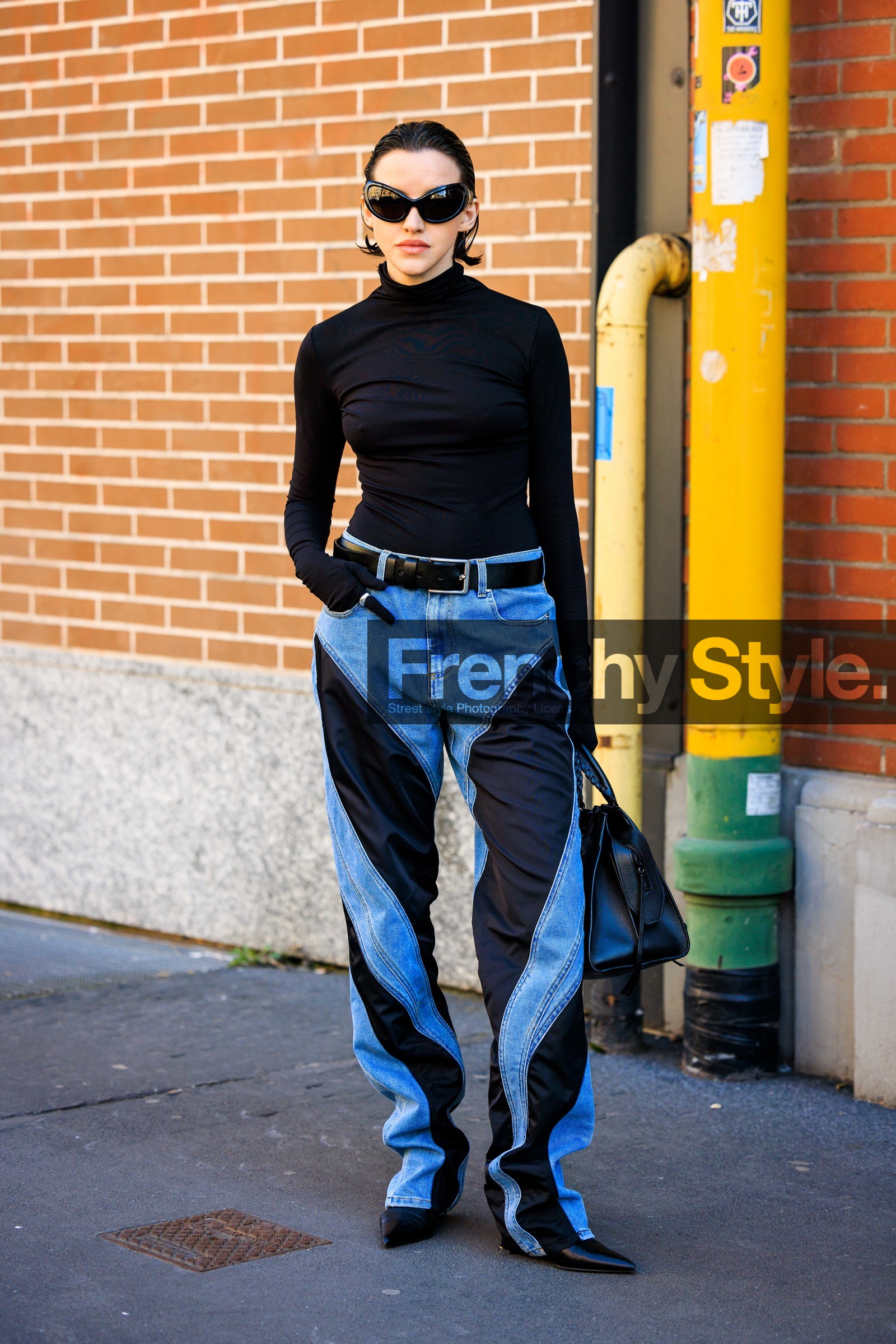 black turtlebeck, black gloves top, black sunglasses, mugler jeans, dual toned jeans, black boots, black handbag, silver ring, short hair, fashion week, frenchystyle, FW, jonathan paciullo, street style, MFW, MILAN, FALL WINTER 2022_2023, AUTUMN WINTER 2022-2023, FW 22-23, vertical, full length