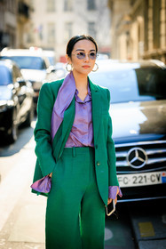 green suit, purple shirt, satin shirt, dandy look, valentino, silver loops, purple sunglasses, yoyo cao, street style, jonathan paciullo, FW, frenchystyle, fashion week, AUTUMN WINTER 2022-2023, FALL WINTER 2022_2023, FW 22-23, PARIS, PFW, vertical, detail