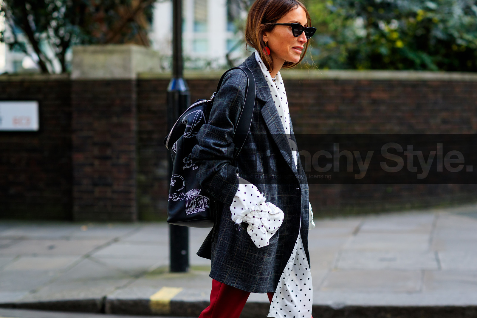 backpack, black bag, checked, earrings, graphic jacket, graphic shirt, grey jacket, leather bag, necklace, plaid, polka dot, printed jacket, printed shirt, red pants, sunglasses, trousers, white shirt, street style, jonathan paciullo, FW, frenchystyle, fashion week, LFW, LONDON, AUTUMN WINTER 2018-2019, AW 18-19, FALL WINTER 2018-2019, FW 18-19, horizontal, atmosphere details, detail, chloe loulou de saison