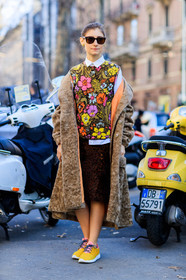 animal print, AUTUMN WINTER 2017-2018, AW 17-18, brown coat, brown fur, brown skirt, FALL WINTER 2017-2018, fashion week, floral, flower, frenchystyle, full length, Fur coat, fur skirt, FW, FW 17-18, jenny walton, jonathan paciullo, leather shoes, leopard print, MFW, MILAN, multicolor sweater, nike, printed skirt, printed sweater, sleeveless, street style, sunglasses, vertical, white shirt, yellow sneakers