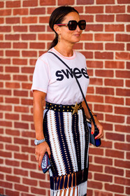 atmosphere details, black bag, black belt, crochet, detail, earrings, fashion week, frenchystyle, FW, graphic skirt, gucci, jonathan paciullo, leather bag, leather belt, NEW YORK, NYFW, pink t shirt, ponytail, SPRING SUMMER 2018, SS 18, street style, sunglasses, vertical, white skirt