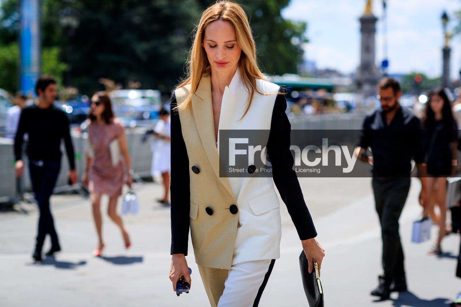 beige suit, black bag, blazer, graphic pants, graphic suit, leather bag, printed pants, trousers, fashion week, frenchystyle, FW, jonathan paciullo, street style, PFW, PARIS, horizontal, atmosphere details, detail, AUTUMN WINTER 2018-2019, FALL WINTER 2018-2019, FW 18-19