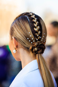 hairstyle, braided tail, pearls, pearl earrings, close up, details, fashion week, frenchystyle, FW, jonathan paciullo, street style, MFW, MILAN, FALL WINTER 2022_2023, AUTUMN WINTER 2022-2023, FW 22-23, vertical, atmosphere details
