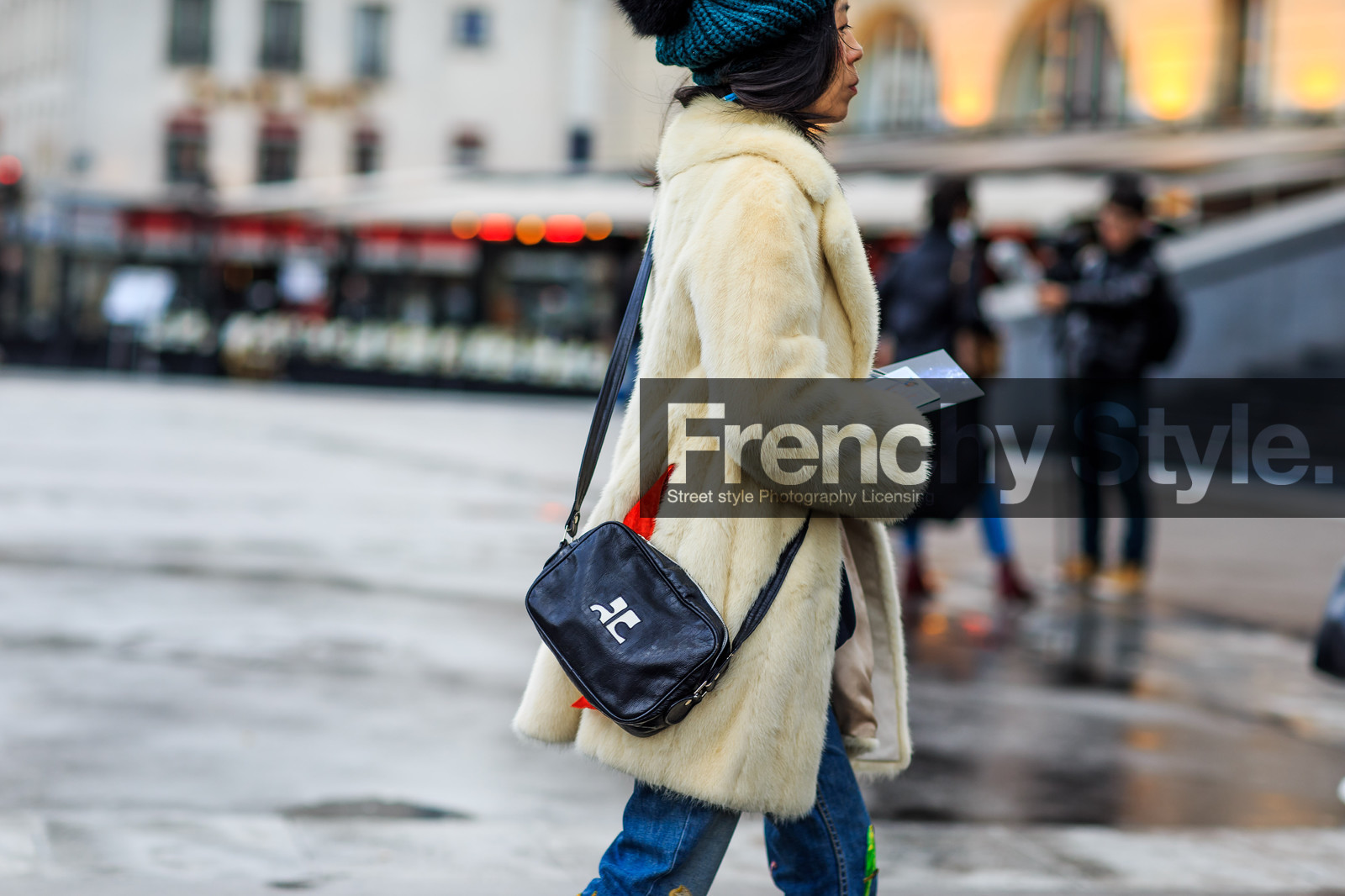 atmosphere details, AUTUMN WINTER 2016-2017, AW 16-17, black bag, blue denim, courrèges, denim pants, detail, FALL WINTER 2016-2017, fashion week, frenchystyle, fur coat, fur jacket, FW, FW 16-17, horizontal, jeans, jonathan paciullo, leather bag, PARIS, PFW, street style, trousers, white coat, white fur, white jacket