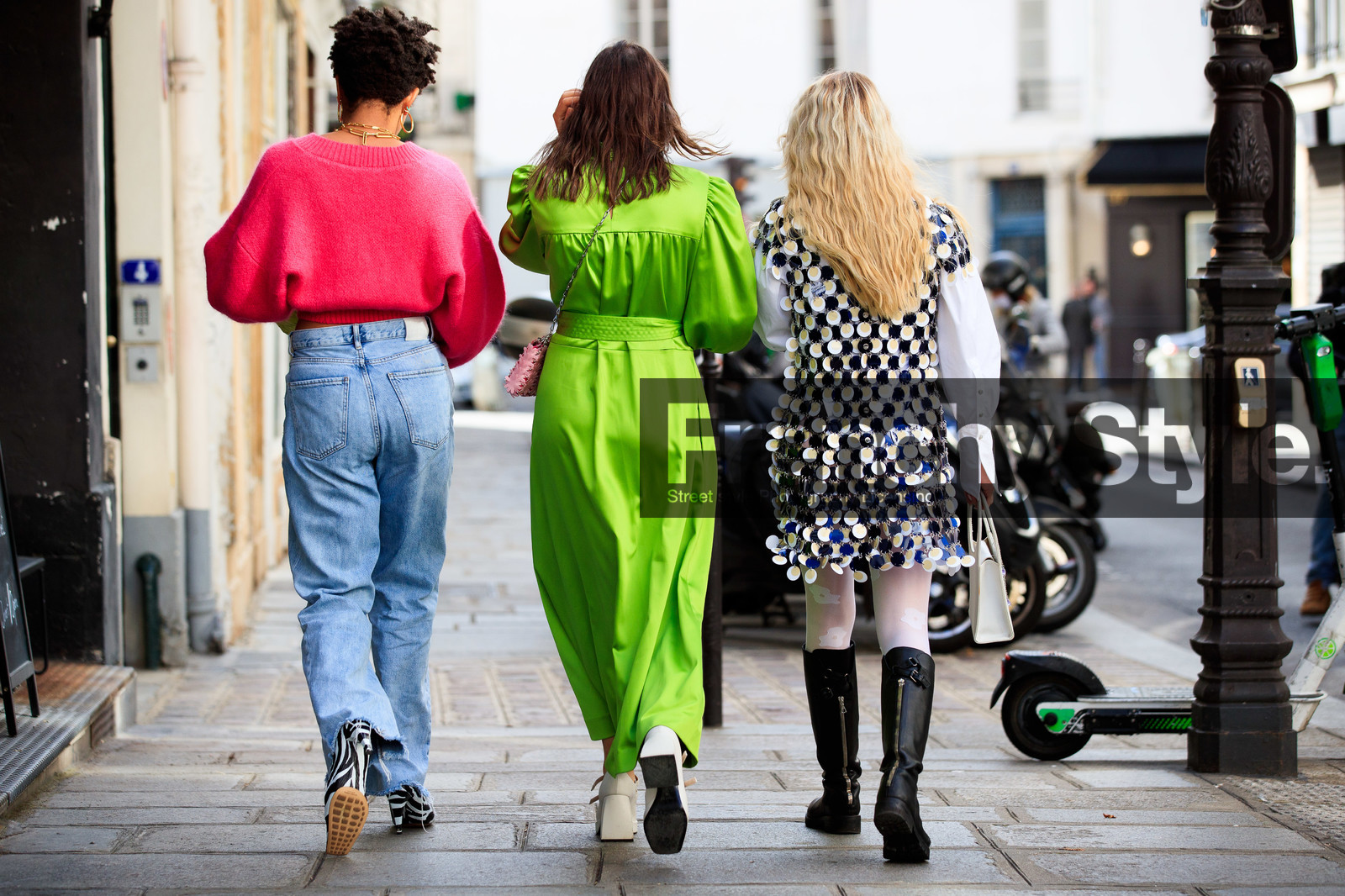 alice violier, green dress, neon green dress, silk dress, satin dress, high collar dress, long dress, long sleeves dress, back details, pink cardigan, light blue jeans, plaited bag, plastic dress, metalic dress, short sleeves dress, paco rabanne dress, embroidered dress, sequins dress, navy blue dress, white dress, white shirt, white tights, black leather boots, high boots, flat boots, PARIS, PFW, fashion week, frenchystyle, FW, jonathan paciullo, street style, SPRING SUMMER 2021, SS 21, horizontal, atmosphere details, full length