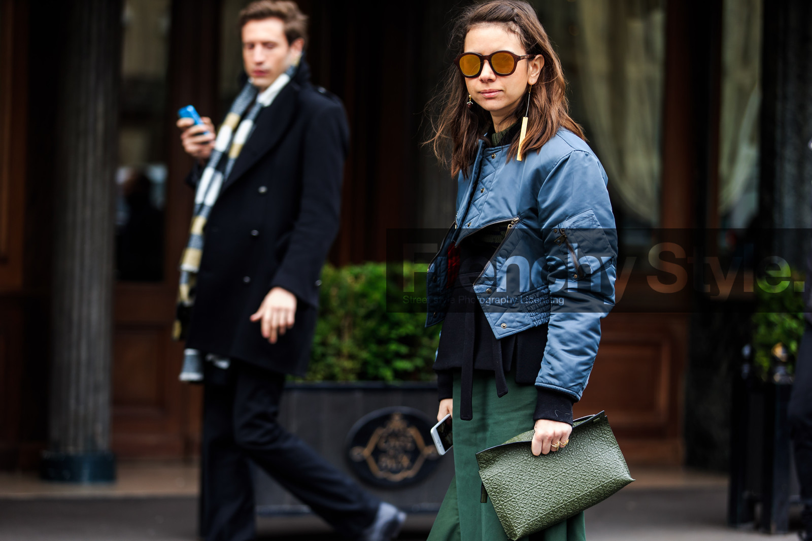 atmosphere details, AUTUMN WINTER 2016-2017, AW 16-17, black sweater, blue jacket, bomber jacket, crop top, detail, earrings, FALL WINTER 2016-2017, fashion week, frenchystyle, FW, FW 16-17, green bag, green skirt, horizontal, jonathan paciullo, leather clutch, loewe, natasha goldenberg, PARIS, PFW, street style, sunglasses