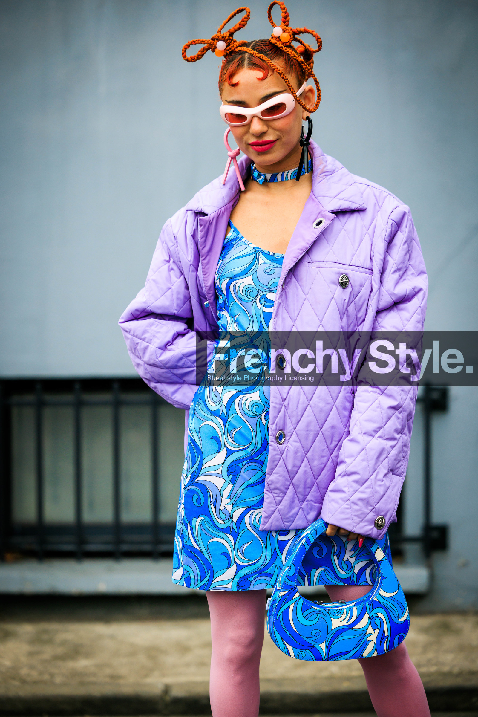 braided tails, ginger hair, orange hair, dyed hair, pink sunglasses, purple jacket, coperni dress, blue dress, coperni bag, blue bag, printed bag, printed dres, pink stockings, coperni, street style, jonathan paciullo, FW, frenchystyle, fashion week, AUTUMN WINTER 2022-2023, FALL WINTER 2022_2023, FW 22-23, PFW, PARIS, vertical, detail