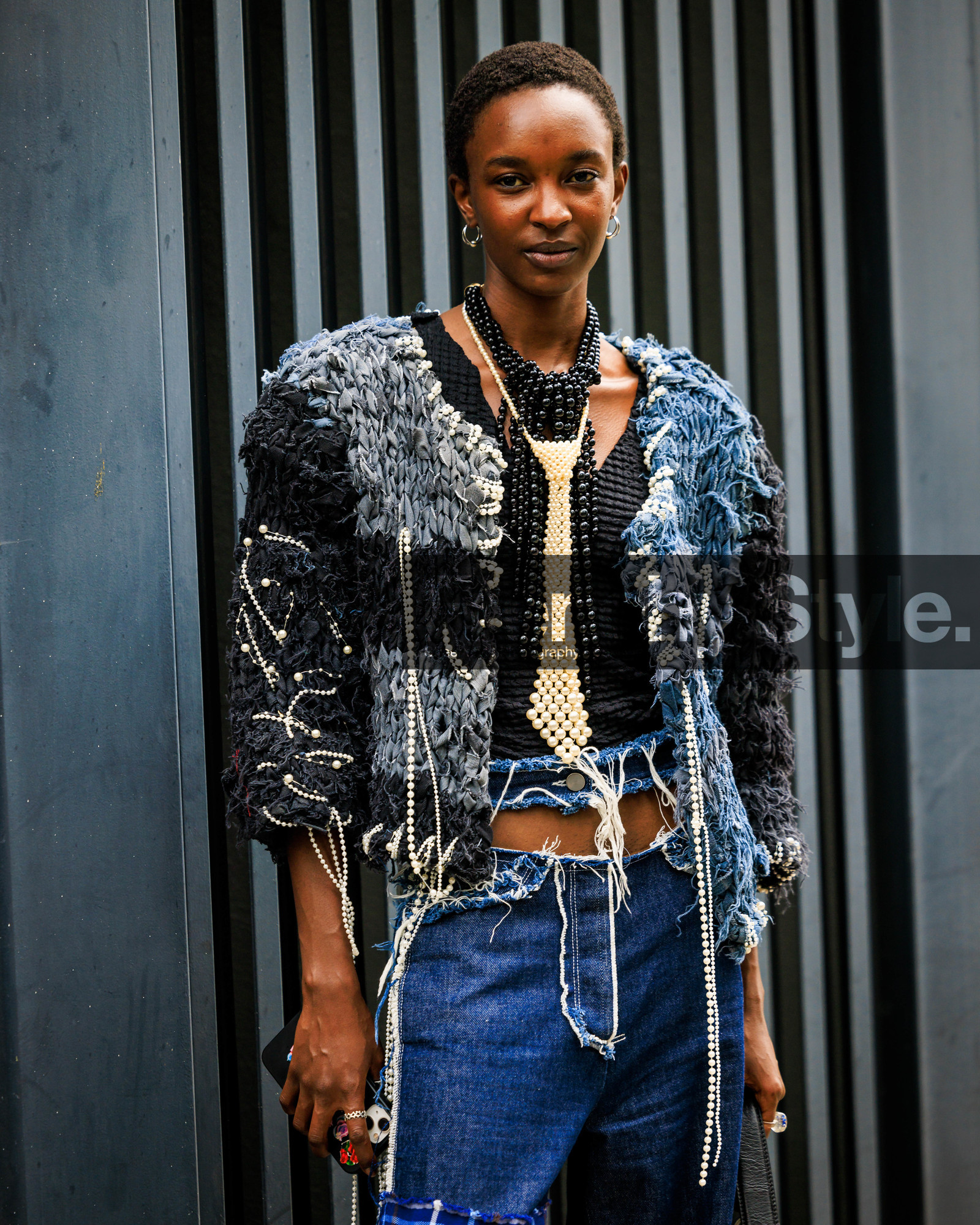fashion week, frenchystyle, FW, jonathan paciullo, street style, MFW, MILAN, SPRING SUMMER 2024, SS 24, vertical, atmosphere details, detail
