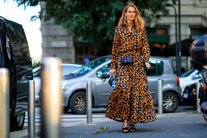atmosphere details, black bag, black sandals, fashion week, frenchystyle, full length, FW, high heels, horizontal, j.j martin, jonathan paciullo, leather bag, leather shoes, MFW, MILAN, orange dress, printed dress, SPRING SUMMER 2017, SS 17, street style