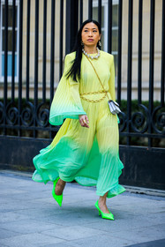 valentino, washed dress, pleated dress, golden chain belt, pearl necklace, valentino earrings, yellow dress, fluo green heels, lila bag, mini bag, crossbody bag, street style, jonathan paciullo, FW, frenchystyle, fashion week, AUTUMN WINTER 2022-2023, FALL WINTER 2022_2023, FW 22-23, PARIS, PFW, full length, vertical