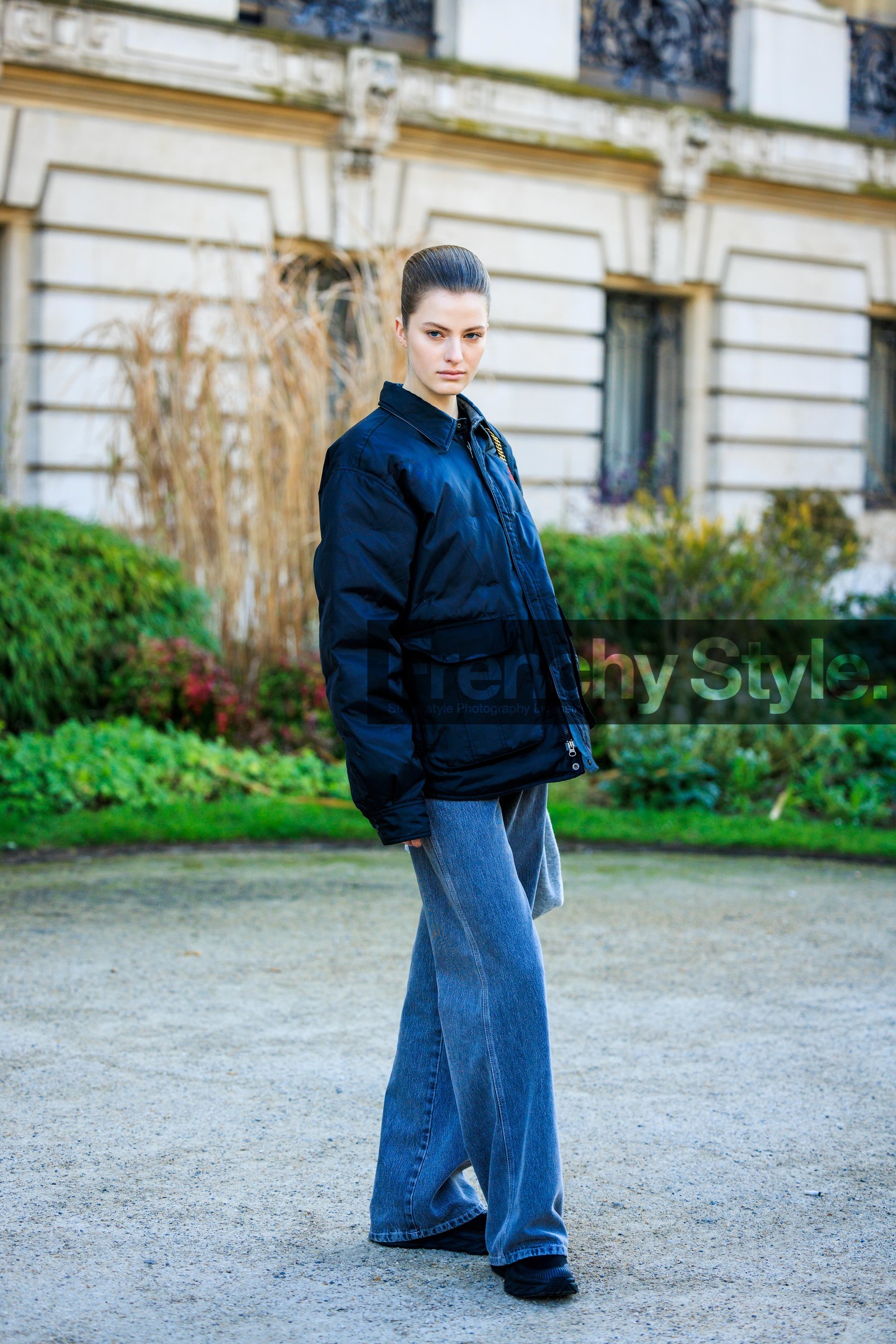 minimal look, model, puffed jacket, winter jacket, jeans, hair, black shoes, fashion week, frenchystyle, FW, jonathan paciullo, street style, PARIS, PFW, SPRING SUMMER 2022, SS 22, full length, vertical