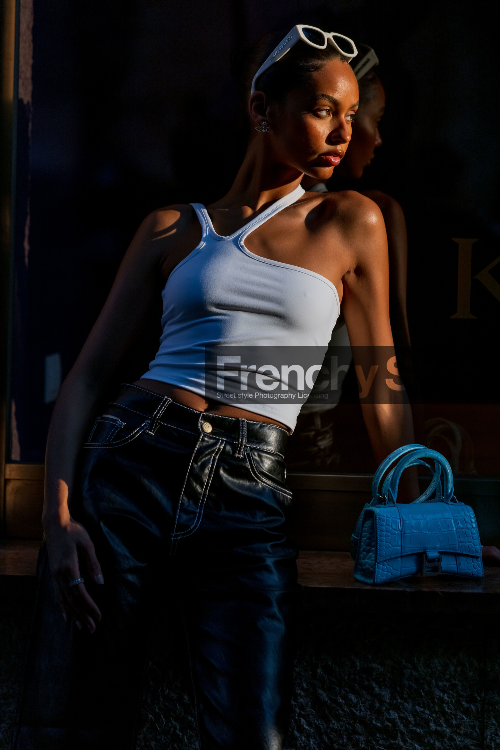 asymetrical top, bag, balenciaga bag, blue bag, bun, croc bag, detail, hourglass bag, Jamilla Stand, leather bag, smartphone, sunglasses, watch, white sunglasses, white top, fashion week, frenchystyle, FW, jonathan paciullo, street style, MFW, MILAN, SPRING SUMMER 2022, SS 22, vertical, atmosphere details