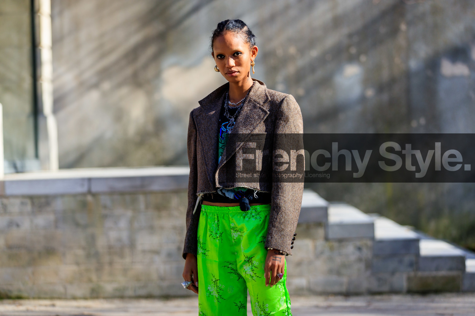 adesuwa, adesuwa aighewi, black t shirt, blazer, brown jacket, earrings, graphic pants, green pants, model, necklace, printed pants, printed t shirt, pulled back hair, trousers, fashion week, frenchystyle, FW, jonathan paciullo, street style, PFW, PARIS, AUTUMN WINTER 2019-2020, AW 19-20, FALL WINTER 2019-2020, FW 19-20, horizontal, atmosphere details, detail