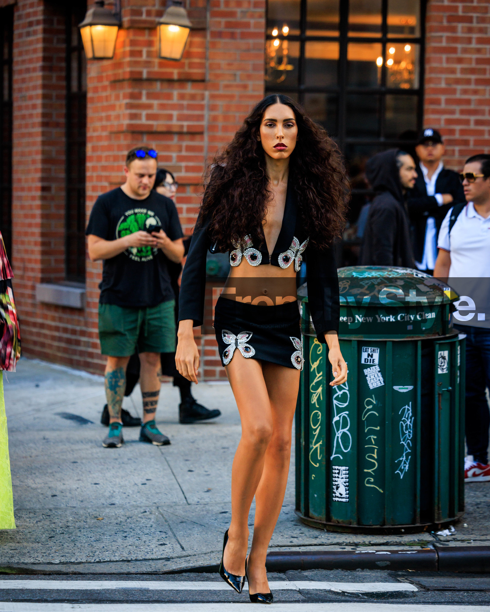 jonathan paciullo, FW, frenchystyle, fashion week, street style, vertical, detail, atmosphere details, NEW YORK, NYFW, SPRING SUMMER 2024, SS 24