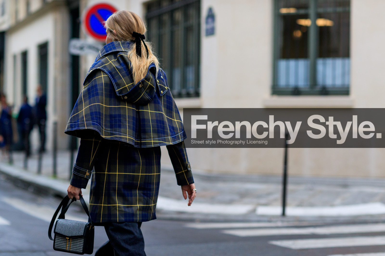 atmosphere details, blue coat, cape, checked coat, detail, fashion week, frenchystyle, FW, graphic bag, graphic jacket, grey bag, hood, horizontal, houndstooth pattern, jonathan paciullo, leather bag, long hair, PARIS, PFW, plaid, printed bag, printed jacket, SPRING SUMMER 2018, SS 18, street style, tartan, trousers, chloe king