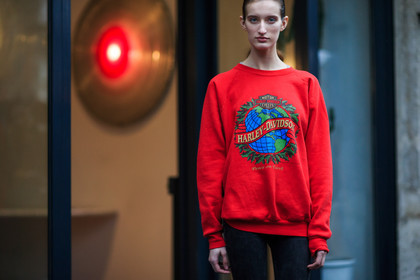 atmosphere details, AUTUMN WINTER 2016-2017, AW 16-17, detail, embroidered sweater, FALL WINTER 2016-2017, fashion week, frenchystyle, FW, FW 16-17, horizontal, jonathan paciullo, LFW, LONDON, MENSWEAR, model, printed sweater, red sweater, street style