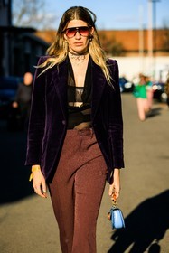 pilot glasses, red glasses, gucci, purple blazer, velvet blazer, cut out top, pearl earrings, gucci choker, straight cut pants, red pants, blue handbag, mini bag, gucci bamboo bag, veronika heilbrunner, fashion week, frenchystyle, FW, jonathan paciullo, street style, vertical, atmosphere details, detail