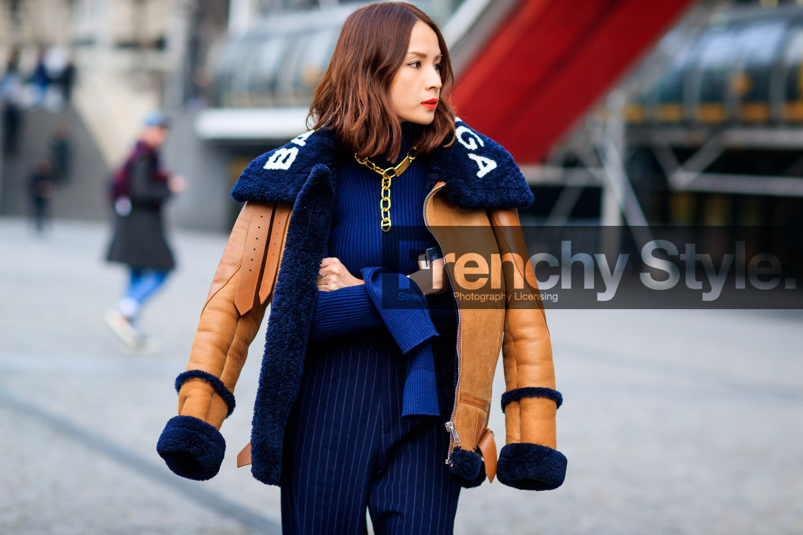 balenciaga, blue sweater, camel jacket, fur jacket, leather jacket, navy pants, necklace, over the shoulder, shearling, striped pants, trousers, fashion week, frenchystyle, FW, jonathan paciullo, street style, PFW, PARIS, SPRING SUMMER 2017, SS 17, HAUTE COUTURE, atmosphere details, detail, horizontal