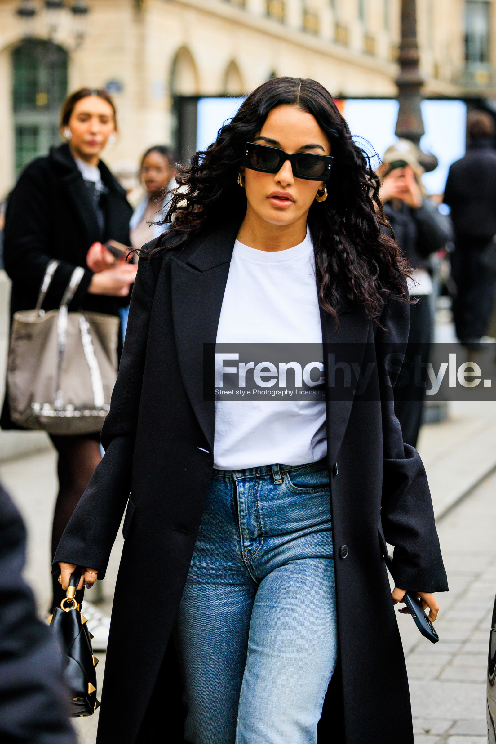 black sunglasses, white tshirt, black trench, buttoned trench, classic jeans, mini bag, leather bag, studded bag, valentino, fashion week, frenchystyle, FW, jonathan paciullo, street style, PARIS, PFW, SPRING SUMMER 2022, SS 22, atmosphere details, detail, vertical, amina muaddi