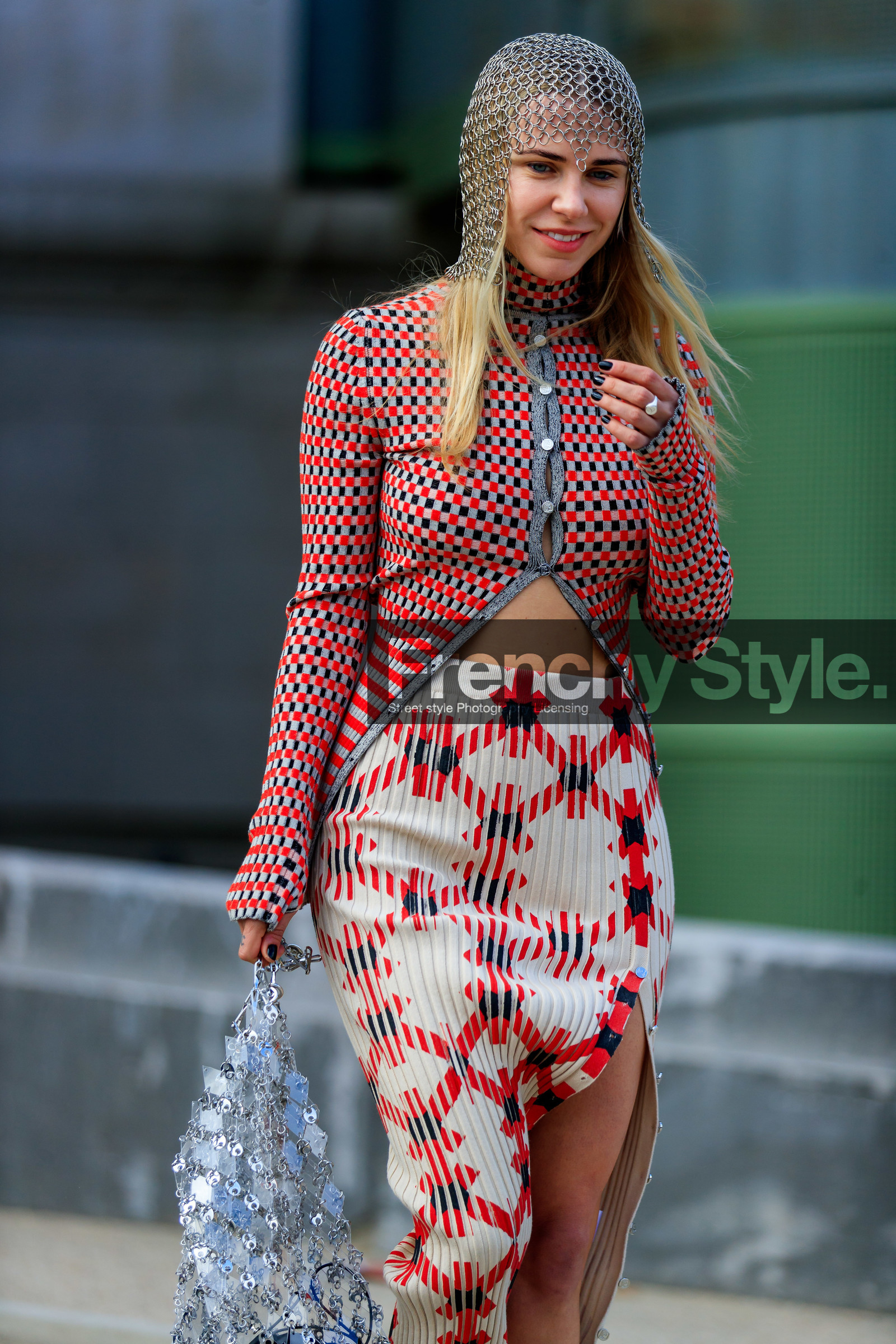 courtney trop, graphic skirt, graphic sweater, hood, leather bag, metallic bag, paco rabanne, printed skirt, printed sweater, red sweater, silver bag, white skirt, PARIS, PFW, street style, jonathan paciullo, FW, frenchystyle, fashion week, AUTUMN WINTER 2019-2020, AW 19-20, FALL WINTER 2019-2020, FW 19-20, vertical, atmosphere details, detail