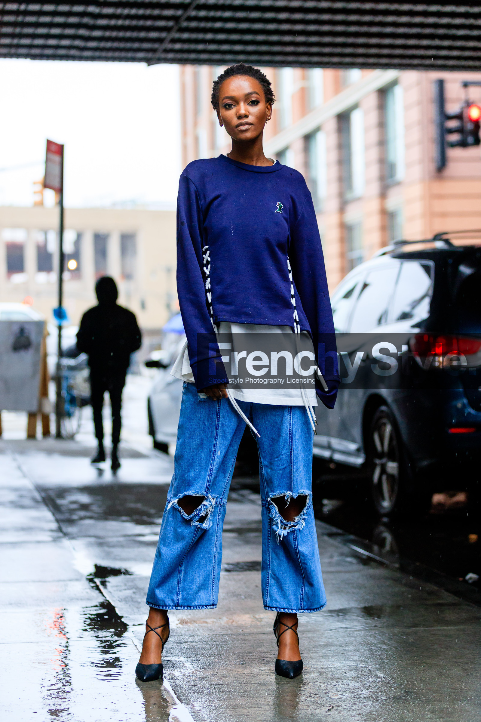 AUTUMN WINTER 2017-2018, AW 17-18, black shoes, blue denim, denim pants, FALL WINTER 2017-2018, fashion week, frenchystyle, full length, FW, FW 17-18, high heels, jeans, jonathan paciullo, leather shoes, model, navy sweater, NEW YORK, NYFW, ripped pants, street style, trousers, vertical, white t shirt