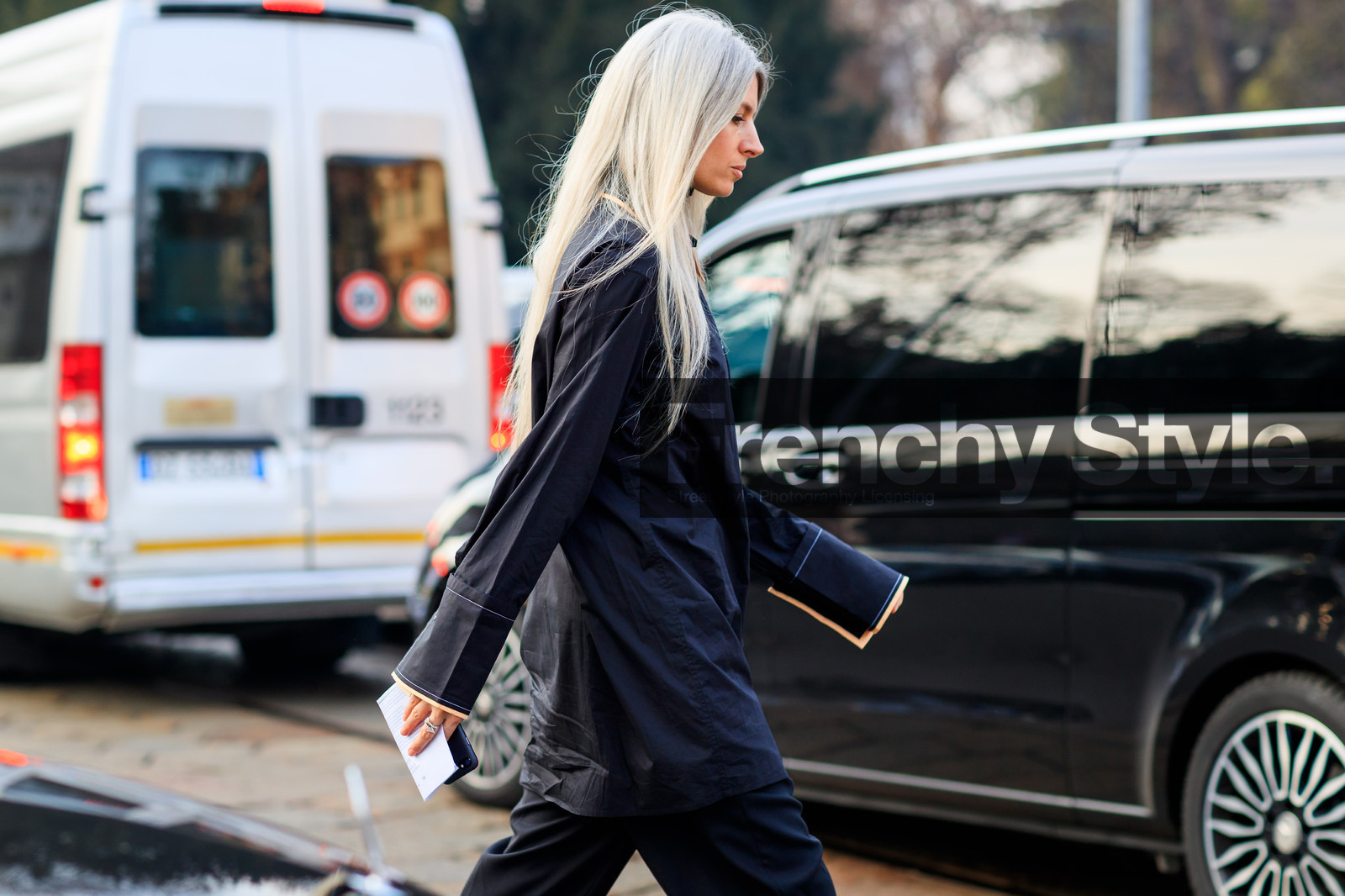 atmosphere details, AUTUMN WINTER 2017-2018, AW 17-18, black pants, black shirt, detail, FALL WINTER 2017-2018, fashion week, frenchystyle, FW, FW 17-18, horizontal, jonathan paciullo, MFW, MILAN, sarah harris, street style, tone on tone, total look black, trousers