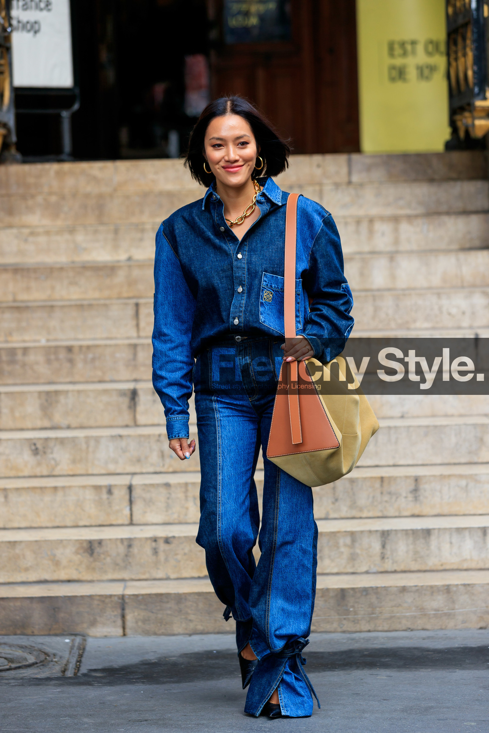 Tiffany Hsu, loewe bag, loewe pants, loewe shirt, denim, denim shirt, blue jeans, beige leather bag, camel leather bag, big bag, shoulder bag, flare jeans, fashion week, frenchystyle, FW, jonathan paciullo, street style, SPRING SUMMER 2020, SS 20, PFW, PARIS, vertical, full length