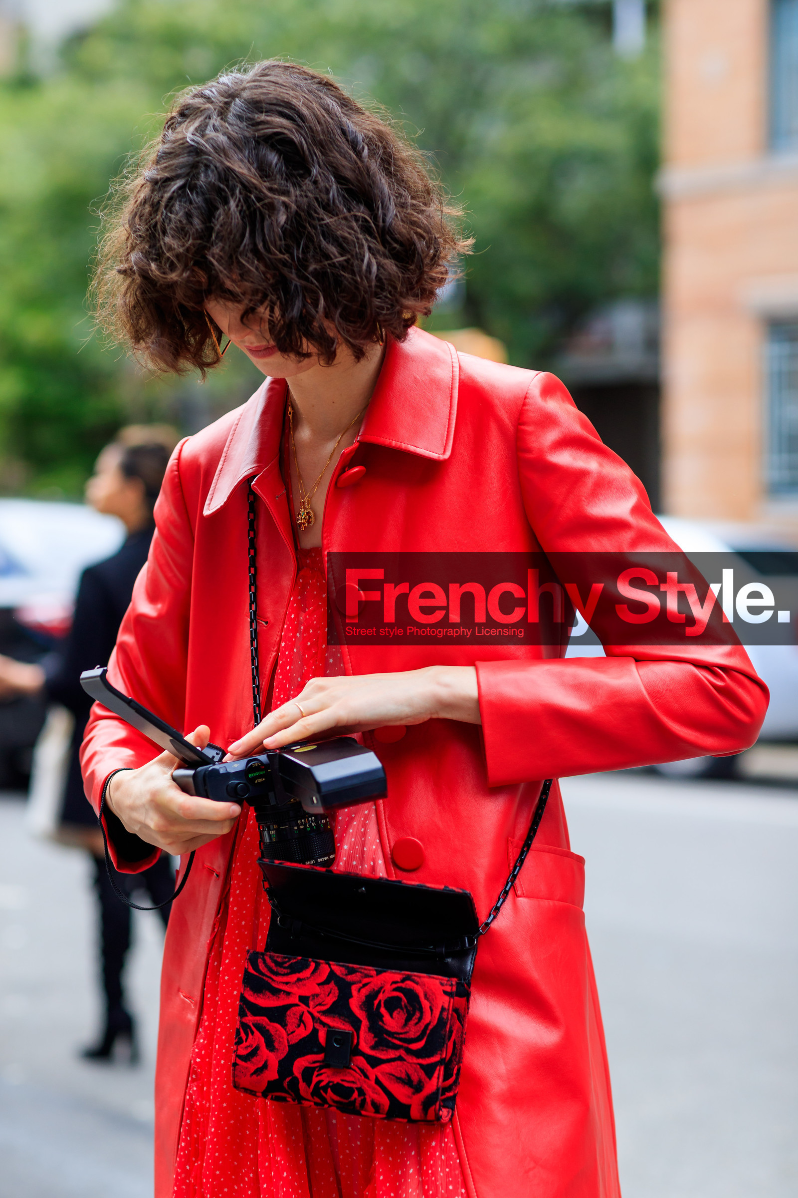 atmosphere details, camera, chloe hill, detail, fashion week, frenchystyle, FW, jonathan paciullo, leather bag, leather coat, NEW YORK, NYFW, printed bag, red bag, red coat, SPRING SUMMER 2018, SS 18, street style, vertical