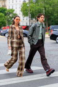 checked jacket, checked pants, checked suits, brown jacket, brown scarf, brown top, brown pants, flare pants, vintage look, orange sunglasses, aviator sunglasses, golden frame sunglasses, golden necklace, golden earrings, vogue sunglasses, monogrammed scarf, monogrammed top, logo printed scarf, logo printed top, cropped top, scarf top, big chain necklace, letters necklace, multi earrings, hoop earrings, dangling earrings, hearcuff, diamond earrings, pearl earrings, dior jacket, dior scarf, dior top, dior total look, dior necklace, dior bag, dior pants, lady dior bag, mini bag, white leather bag, quilted bag, grey jacket, zipped jacket, burgundy pants, burgundy leather shoes, burgundy leather derbies, burgundy derbies, burgundy polish shoes, burgundy polish derbies, polish shoes, polish derbies, printed top, high collar top, animal print top, beige top, neon green top, dior shoes, fashion week, frenchystyle, FW, jonathan paciullo, street style, PFW, PARIS, SPRING SUMMER 2022, SS 22, vertical, full length