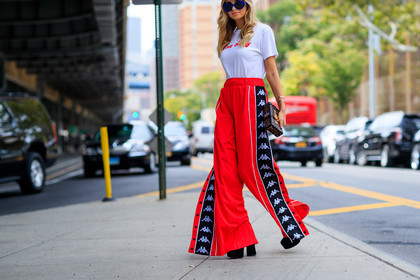 atmosphere details, black cap, black shoes, brown bag, fashion week, frenchystyle, full length, fun sunglasses, FW, graphic bag, high heels, high waist, horizontal, jonathan paciullo, leather bag, leather shoes, louis vuitton, monogram, NEW YORK, NYFW, printed bag, red pants, SPRING SUMMER 2018, SS 18, street style, sunglasses, trousers, white t shirt, xenia van der woodsen
