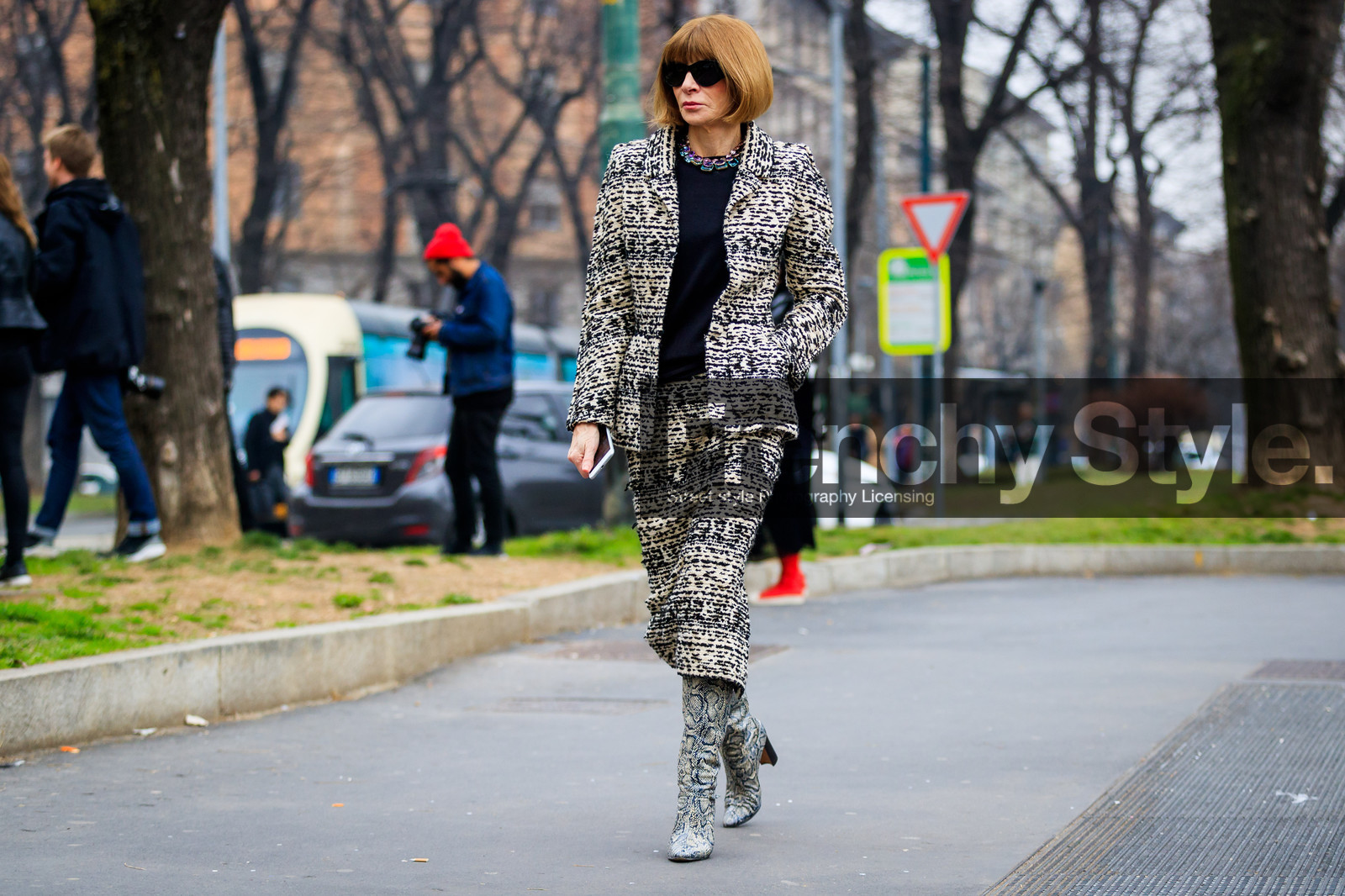 anna wintour, atmosphere details, AUTUMN WINTER 2017-2018, AW 17-18, beige jacket, beige skirt, black sweater, blazer, FALL WINTER 2017-2018, fashion week, frenchystyle, full length, FW, FW 17-18, high boots, high heels, horizontal, jonathan paciullo, leather shoes, MFW, MILAN, necklace, printed jacket, printed skirt, printed suit, snake print, street style, sunglasses, tweed suit, white suit, wool suit