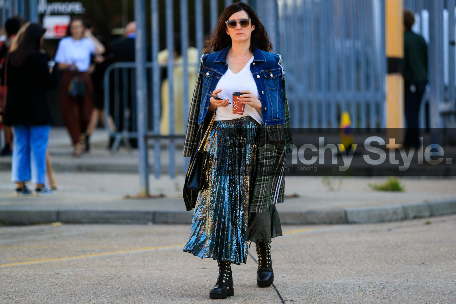 sequins skirt, long skirt, pleated skirt, sheer sunglasses, denim jacket, used jacket, tartan jacket, kaki jacket, layered jacket, black leather boots, laced boots, pearl detail shoes, fashion week, frenchystyle, FW, jonathan paciullo, street style, atmosphere details, horizontal, full length