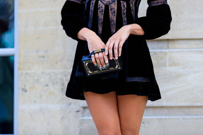 atmosphere details, black bag, black dress, christian dior, detail, fashion week, frenchystyle, FW, graphic bag, graphic dress, horizontal, jonathan paciullo, leather bag, PARIS, PFW, printed bag, printed dress, SPRING SUMMER 2018, SS 18, street style, velvet