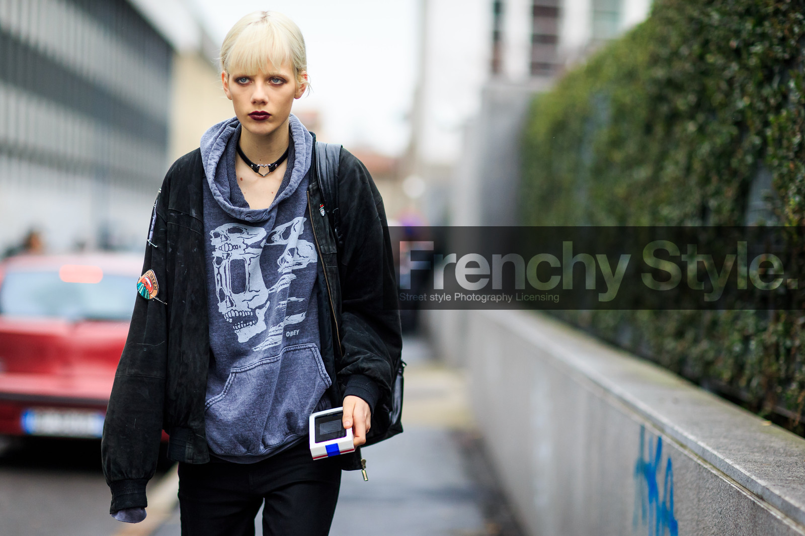 atmosphere details, AUTUMN WINTER 2016-2017, AW 16-17, black jacket, black pants, bomber jacket, choker, dark lips, detail, FALL WINTER 2016-2017, fashion week, frenchystyle, FW, FW 16-17, grey sweater, hoodie, horizontal, jonathan paciullo, leather jacket, LFW, LONDON, marjan jonkman, MENSWEAR, model, necklace, printed sweater, street style, suede jacket, trousers