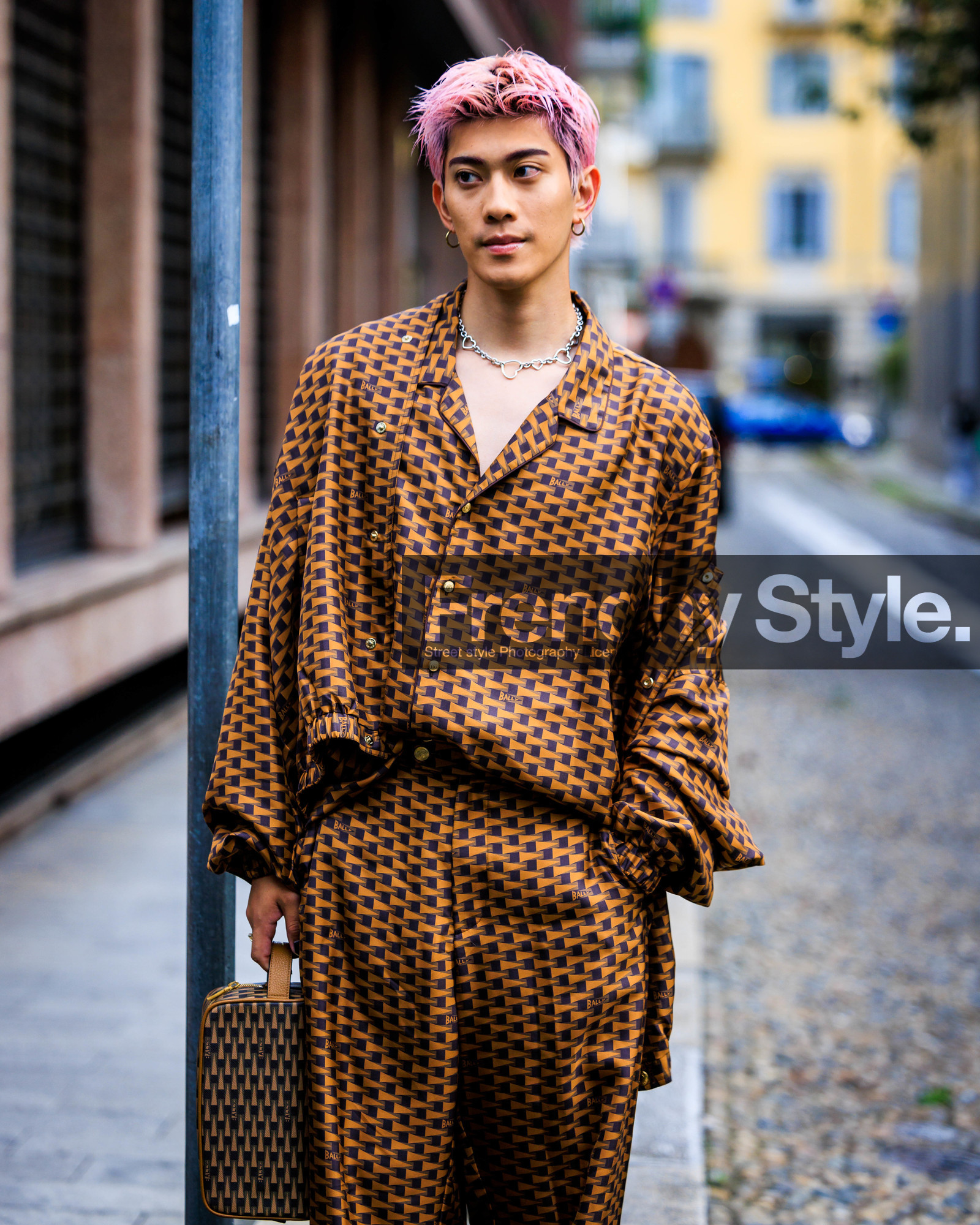 MILAN, MFW, frenchystyle, fashion week, FW, jonathan paciullo, street style, SPRING SUMMER 2024, SS 24, vertical, atmosphere details, detail