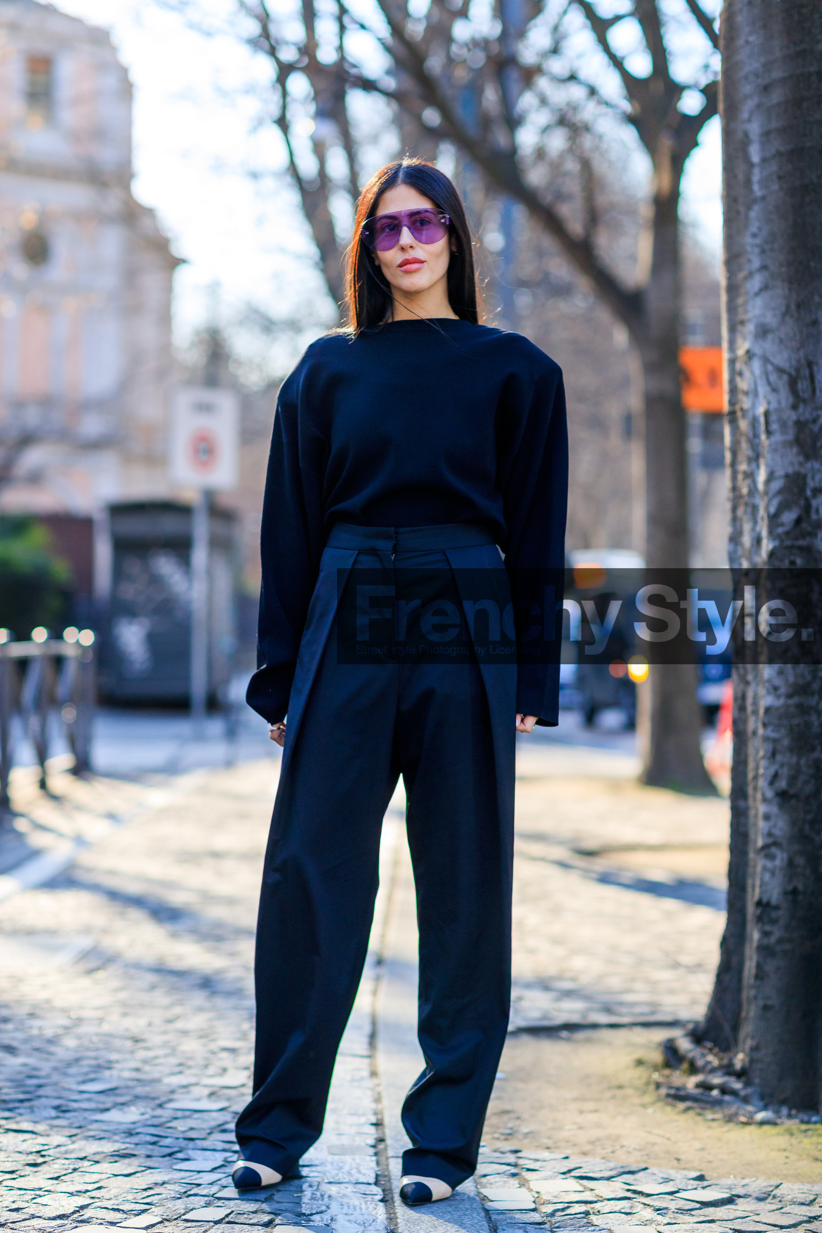 AUTUMN WINTER 2017-2018, AW 17-18, beige shoes, black pants, black sweater, chanel, FALL WINTER 2017-2018, fashion week, frenchystyle, full length, FW, FW 17-18, gilda ambrosio, jonathan paciullo, leather shoes, MFW, MILAN, street style, sunglasses, tone on tone, total look black, trousers, vertical