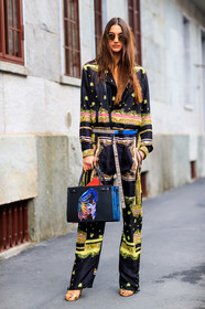 AUTUMN WINTER 2017-2018, AW 17-18, black bag, black pants, black shirt, embroidered bag, embroideries, FALL WINTER 2017-2018, fashion week, frenchystyle, full length, FW, FW 17-18, graphic jacket, jonathan paciullo, leather bag, leather shoes, MFW, MILAN, pajamas, printed jacket, printed pants, printed shirt, Sara Nicole Rossetto, sequined bag, silk pants, silk shirt, stars, street style, sunglasses, trousers, vertical, yellow