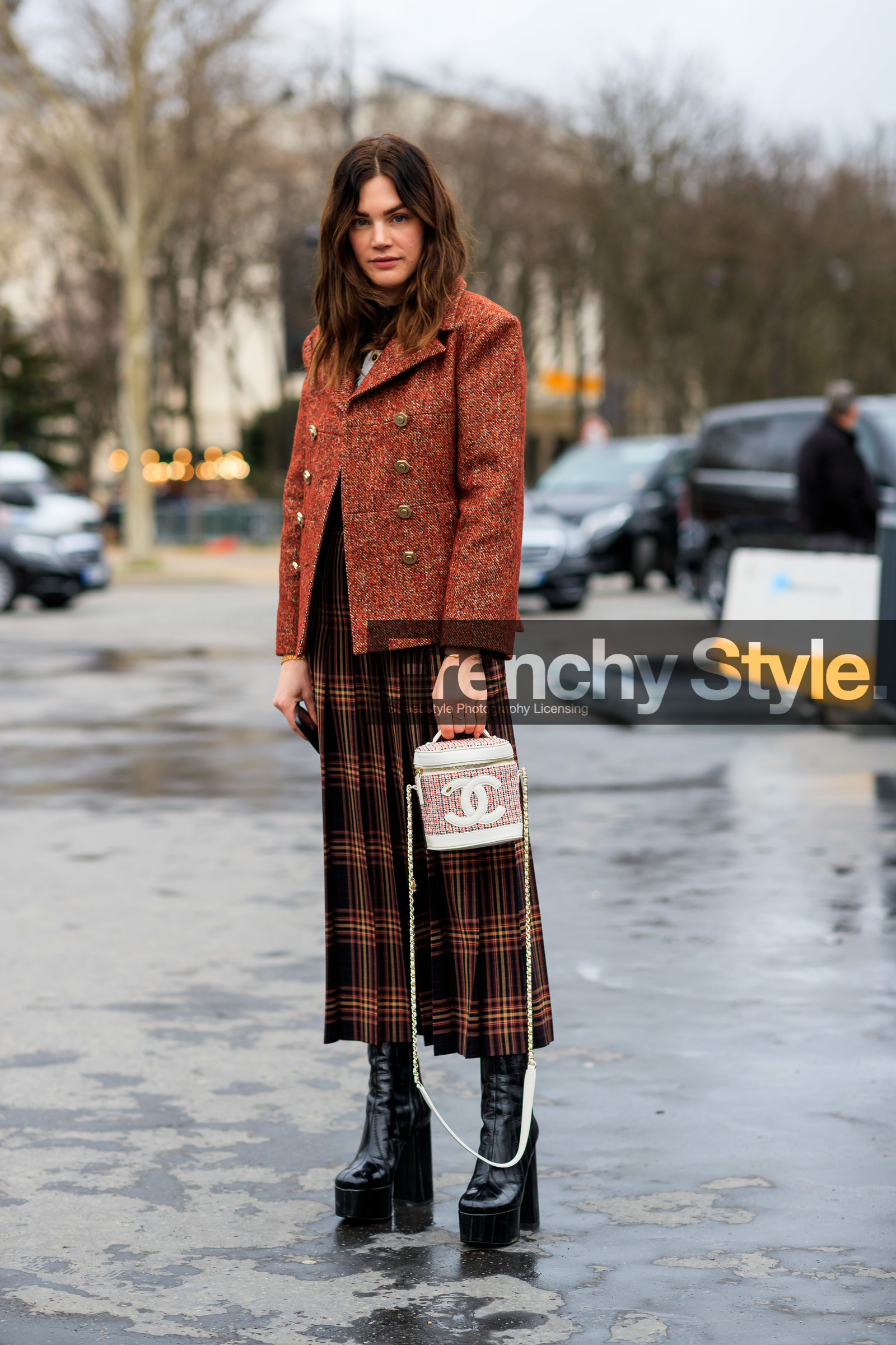 black shoes, brown jacket, brown skirt, chanel, checked, graphic bag, graphic skirt, high heels, leather bag, leather shoes, madelynn furlong, pink bag, plaid, pleated skirt, printed bag, printed skirt, tartan, tweed bag, tweed jacket, PARIS, PFW, street style, jonathan paciullo, FW, frenchystyle, fashion week, AUTUMN WINTER 2019-2020, AW 19-20, FALL WINTER 2019-2020, FW 19-20, vertical, full length
