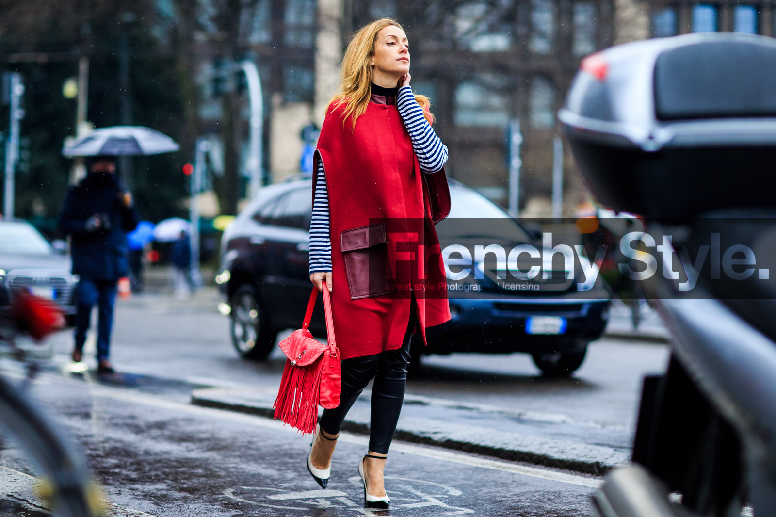 atmosphere details, AUTUMN WINTER 2016-2017, AW 16-17, black and white shoes, black leggings, black pants, cape, FALL WINTER 2016-2017, fashion week, frenchystyle, fringes, full length, FW, FW 16-17, high heels, horizontal, jonathan paciullo, leather bag, leather pants, leather shoes, LFW, LONDON, MENSWEAR, poncho, red bag, red jacket, street style, striped sweater, trousers
