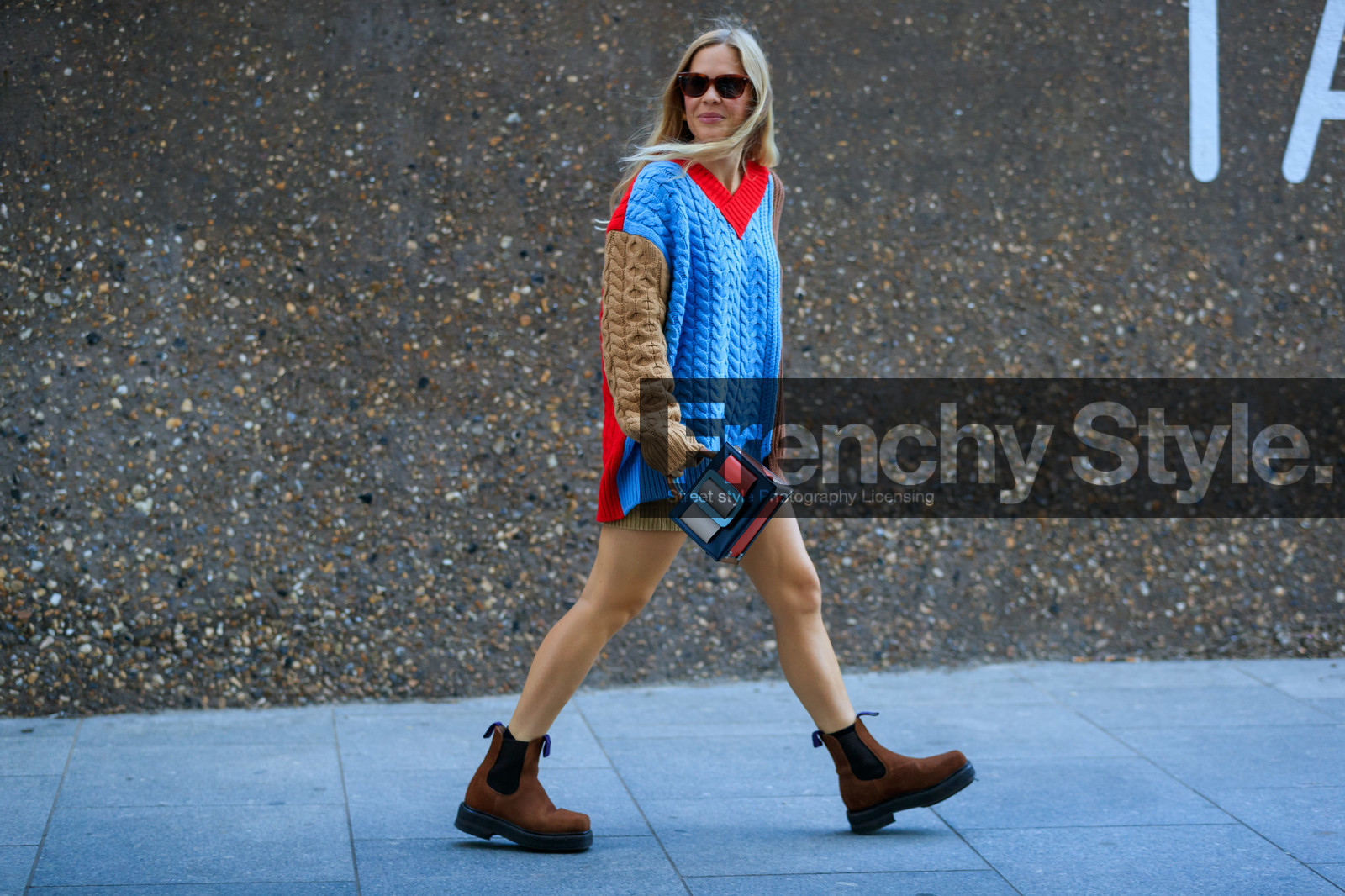jessie bush, knitwear, multicolor pull over, knit dress, brown scale sunglasses, brown boots, suede boots, flat boots, multicolor bag, fashion week, frenchystyle, FW, jonathan paciullo, street style, atmosphere details, horizontal, full length