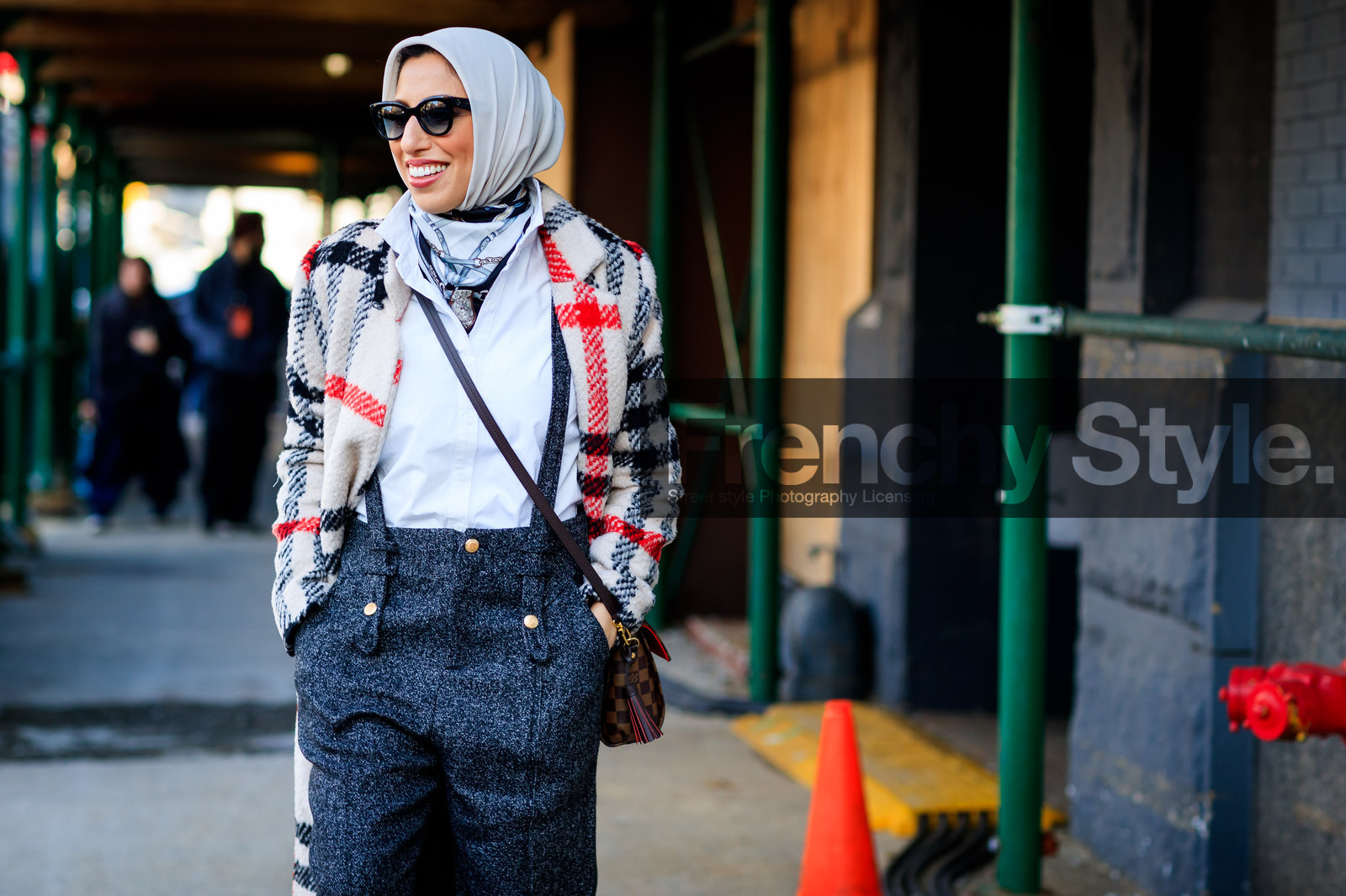 checked, graphic jacket, grey scarf, hijab, leather bag, plaid, printed jacket, sunglasses, suspenders, tartan, trousers, white coat, white shirt, fashion week, frenchystyle, FW, jonathan paciullo, street style, NYFW, NEW YORK, AUTUMN WINTER 2018-2019, AW 18-19, FALL WINTER 2018-2019, FW 18-19, atmosphere details, horizontal, detail