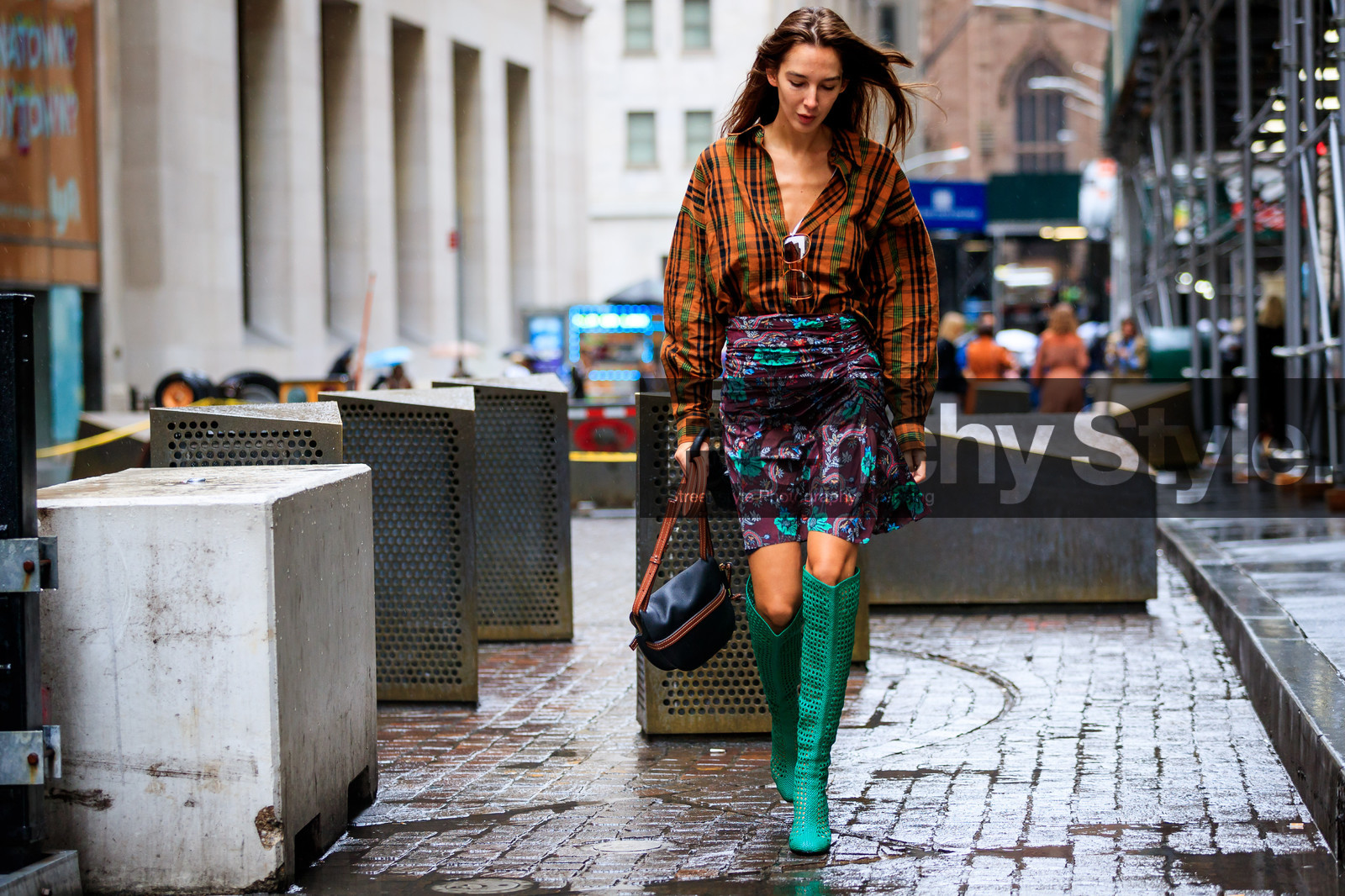 black bag, brown shirt, checked, estelle pigault, floral, flowers, graphic bag, graphic shirt, graphic skirt, green shoes, high boots, high heels, leather bag, leather shoes, loewe, plaid, printed bag, printed shirt, printed skirt, purple skirt, tartan, street style, jonathan paciullo, FW, frenchystyle, fashion week, NYFW, NEW YORK, SPRING SUMMER 2019, SS 19, atmosphere details, horizontal, full length