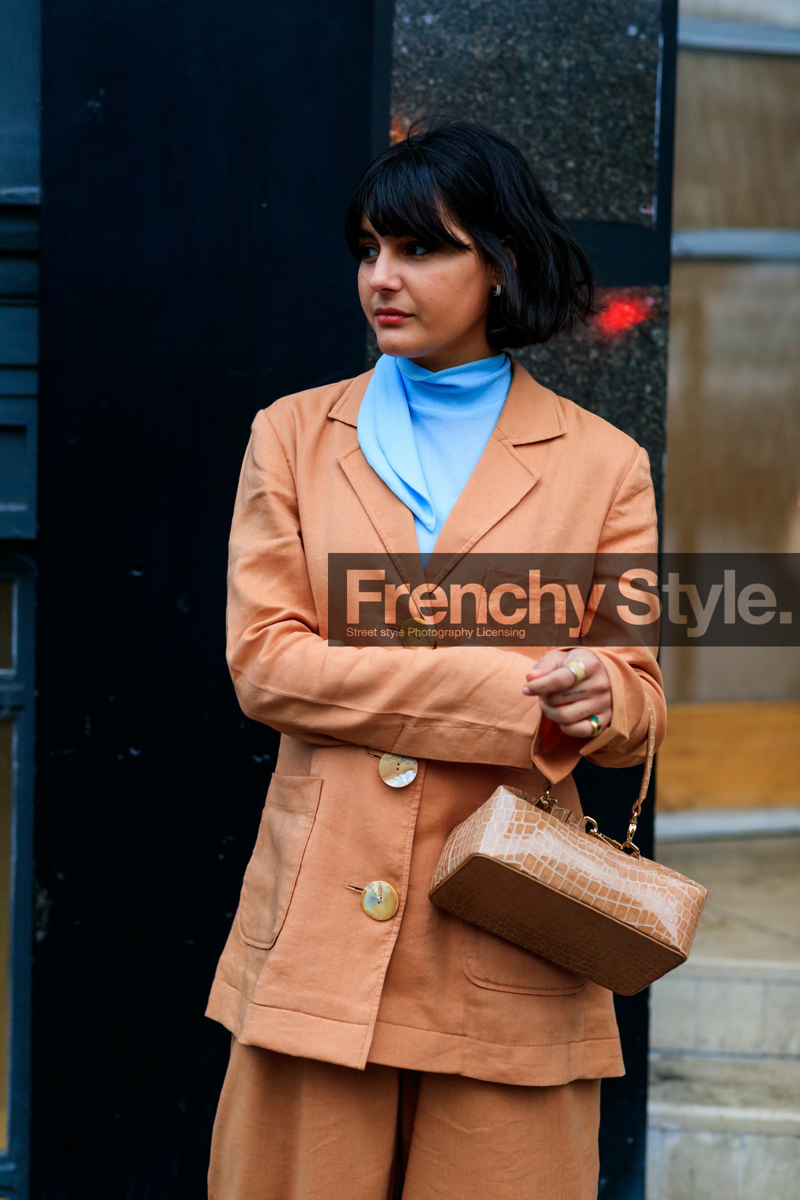 blazer, blue top, camel bag, leather bag, maria bernad, orange jacket, trousers, LONDON, LFW, fashion week, frenchystyle, FW, jonathan paciullo, street style, AUTUMN WINTER 2019-2020, AW 19-20, FW 19-20, FALL WINTER 2019-2020, vertical, atmosphere details, detail