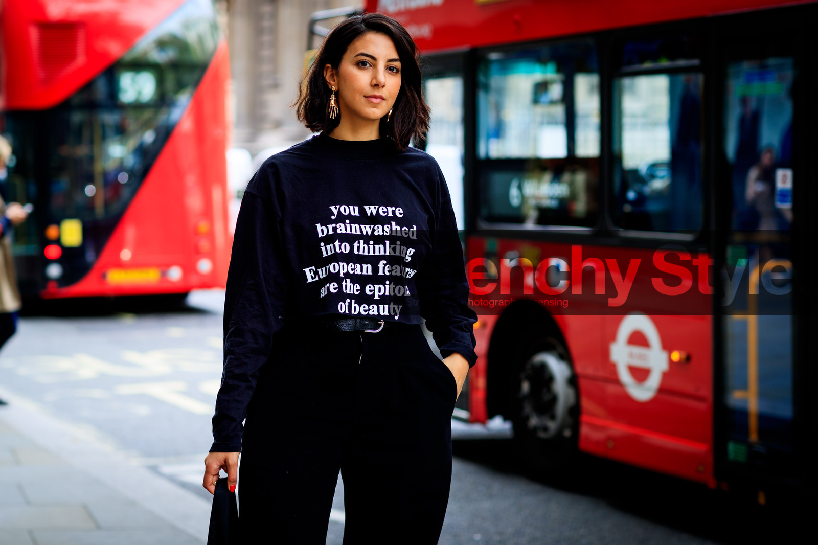 black belt, black pants, black sweater, earrings, message, printed sweater, tone on tone, total look black, trousers, fashion week, frenchystyle, FW, jonathan paciullo, street style, LFW, LONDON, SPRING SUMMER 2019, SS 19, atmosphere details, horizontal, detail