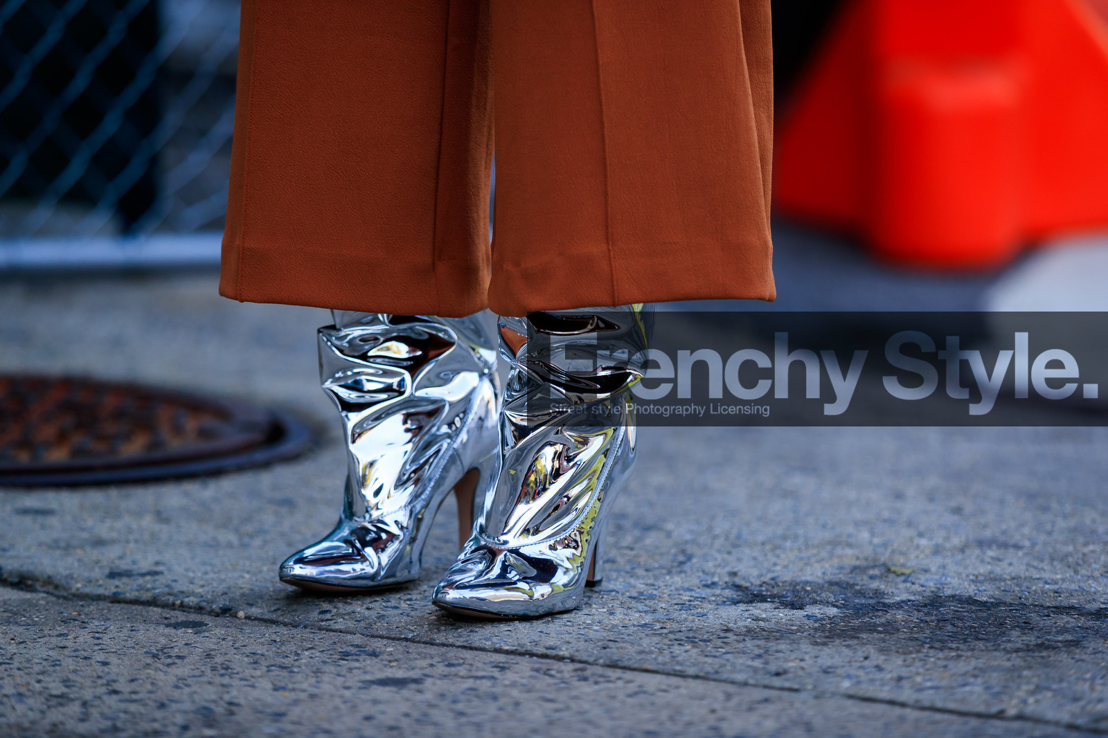 atmosphere details, camel pants, detail, fashion week, frenchystyle, FW, high heels, horizontal, jonathan paciullo, leather shoes, NEW YORK, NYFW, shiny shoes, silver shoes, SPRING SUMMER 2018, SS 18, street style, trousers