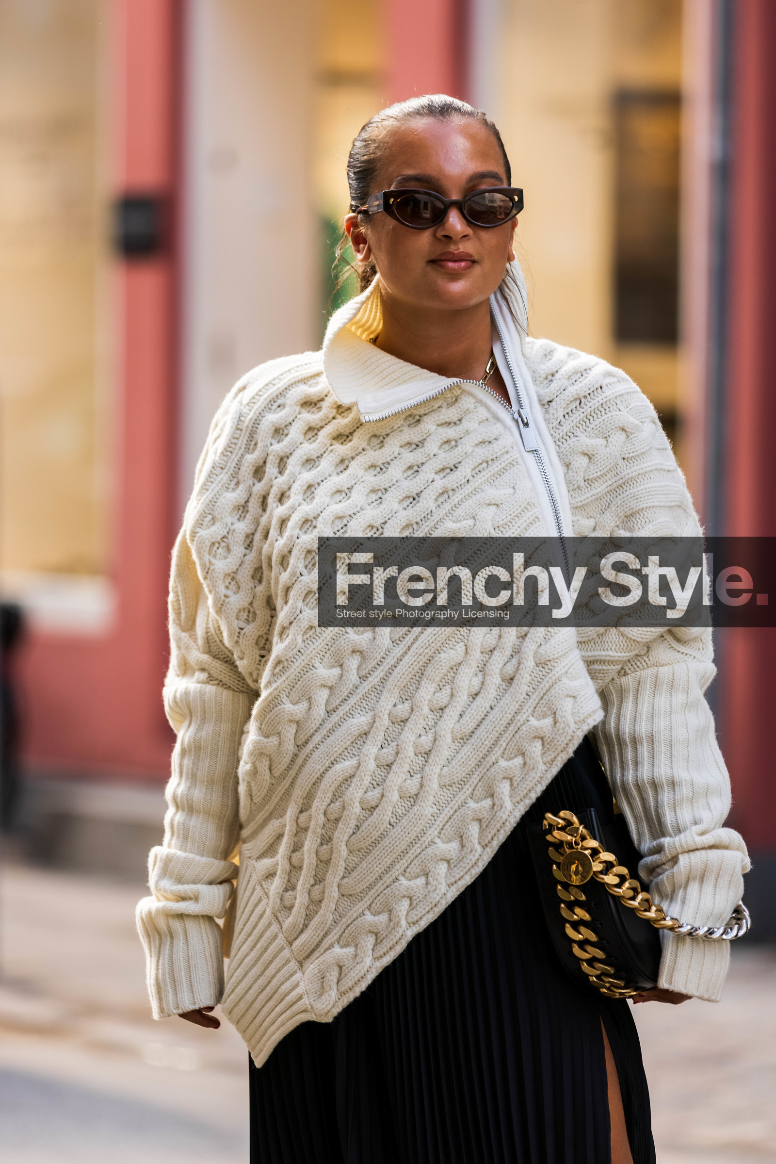 bag, black bag, black skirt, chain, earrings, gold earrings, knit, knitwear, leather bag, pleated skirt, skirt, sunglasses, twisted knit, white knit, wool jumper, zipped knit, asymetrical knit, long skirt, splited skirt, split, Oumayma Elboumeshouli, fashion week, frenchystyle, FW, jonathan paciullo, street style, SPRING SUMMER 2022, SS 22, COPENHAGEN, CPHFW, vertical, atmosphere details