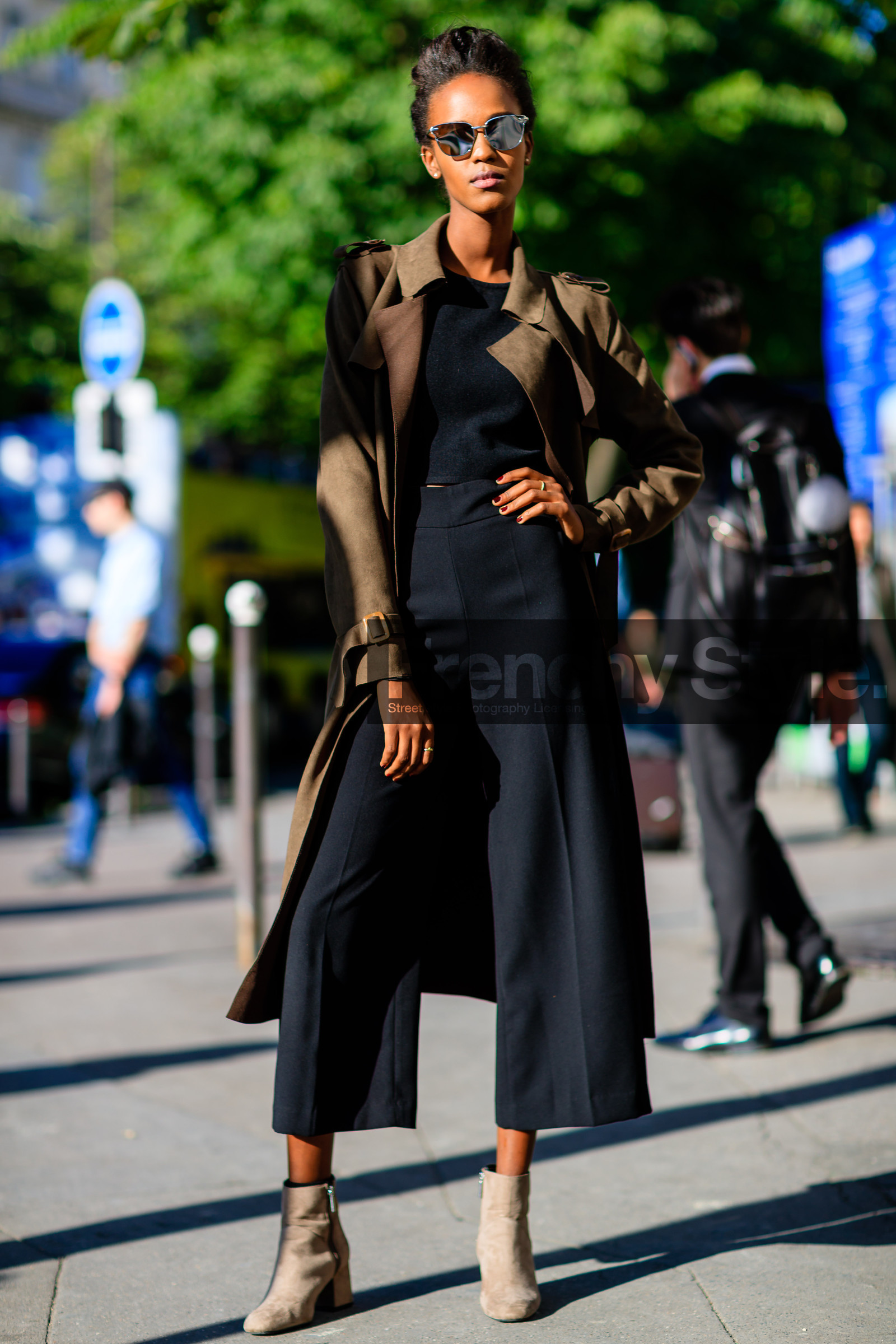 AUTUMN WINTER 2016-2017, AW 16-17, beige boots, black pants, black top, brown coat, FALL WINTER 2016-2017, fashion week, frenchystyle, full length, FW, FW 16-17, HAUTE COUTURE, jonathan paciullo, Leila Nda, MENSWEAR, model, PARIS, PFW, pulled back hair, street style, suede shoes, sunglasses, trench coat, trousers, vertical
