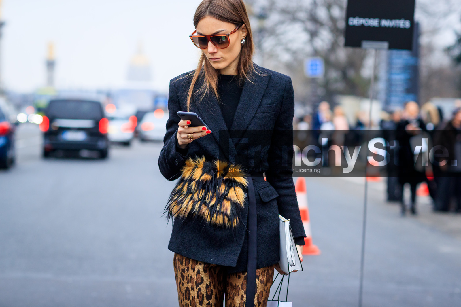 animal print, black jacket, brown pants, leather bag, leopard print, printed pants, sunglasses, trousers, white bag, yellow fur, fashion week, frenchystyle, FW, jonathan paciullo, street style, PFW, PARIS, SPRING SUMMER 2017, SS 17, HAUTE COUTURE, atmosphere details, detail, horizontal, giorgia tordini