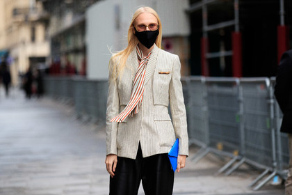 white jacket, striped blouse, striped jacket, lavalliere collar, red blouse, metalic frame glasses, smoked sunglasses, blue leather clutch, green blouse, covid face mask, PARIS, PFW, fashion week, frenchystyle, FW, jonathan paciullo, street style, SPRING SUMMER 2021, SS 21, horizontal, atmosphere details, detail
